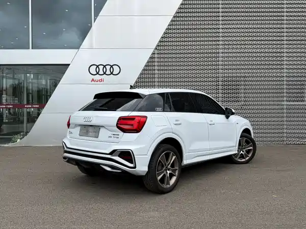 Audi Q2L 2024