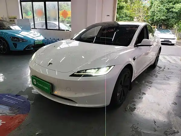 Tesla Model 3 2025