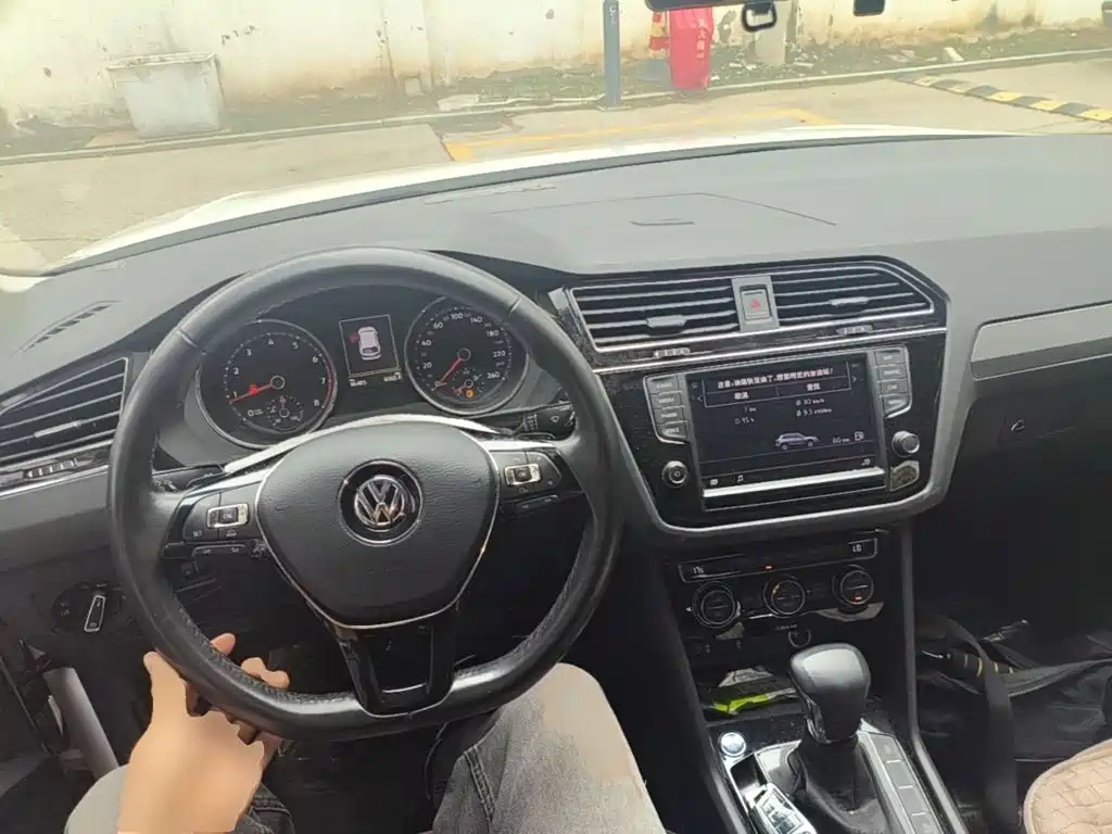 Volkswagen Tiguan L 2018 — фото 10