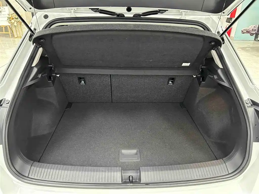 Volkswagen T-Roc 2023 — фото 16