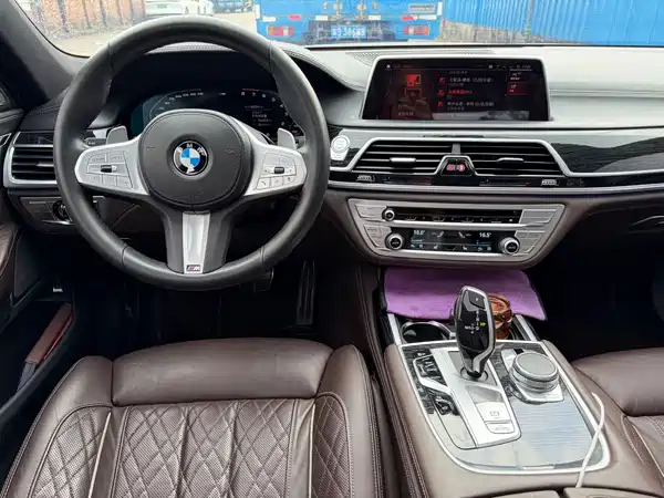 BMW 7 Series 2021