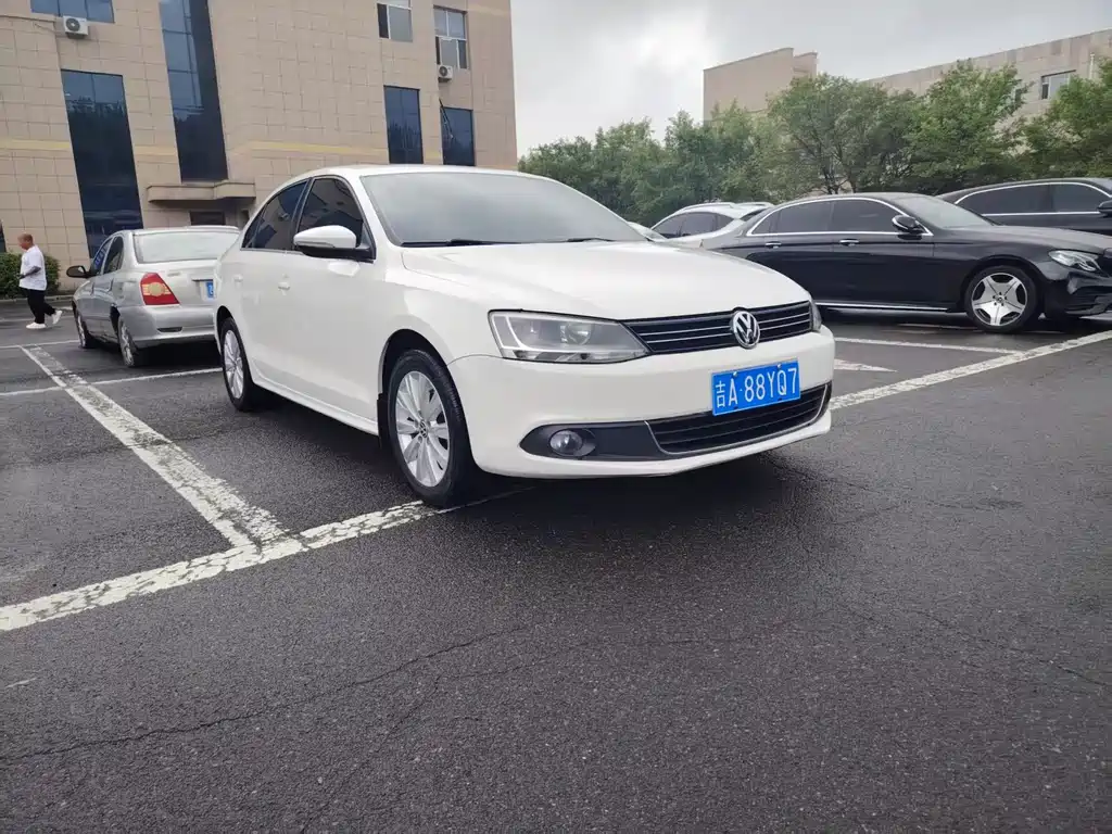Volkswagen Sagitar 2014