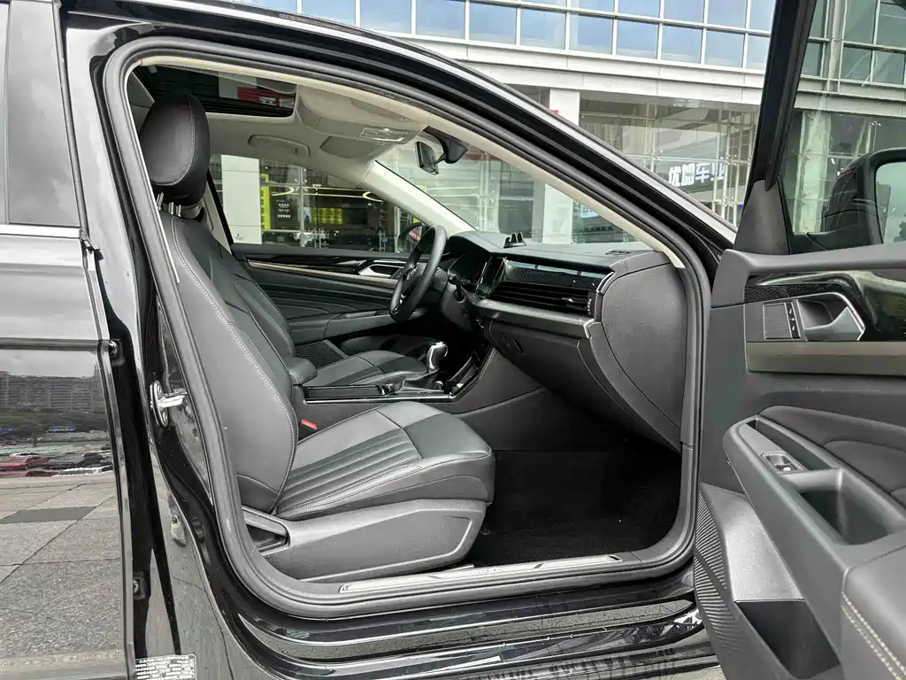 Volkswagen Passat Plug-In Hybrid 2020 — фото 12