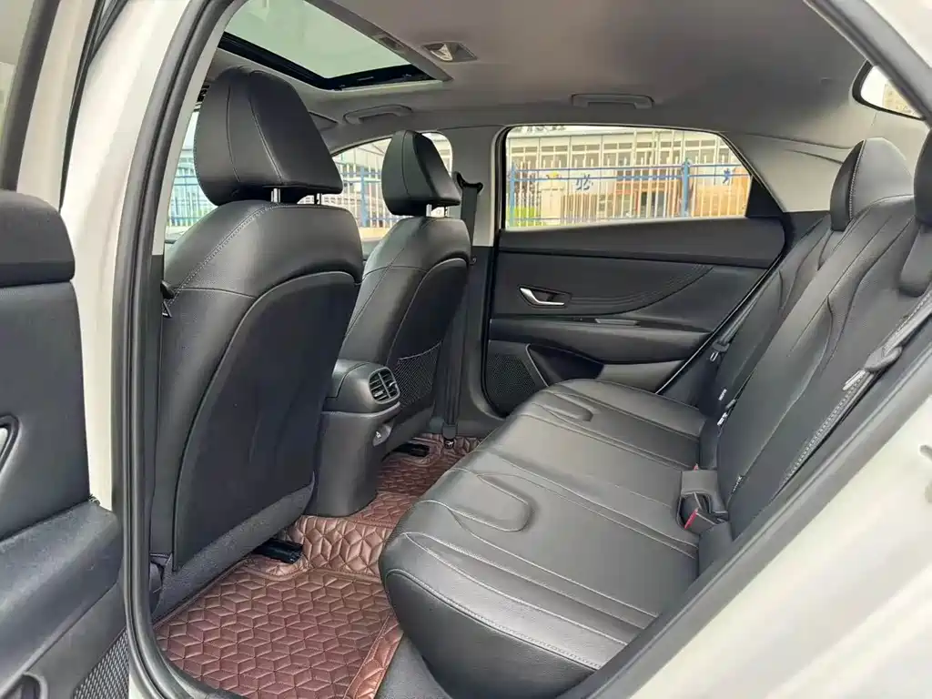 Hyundai Elantra 2022