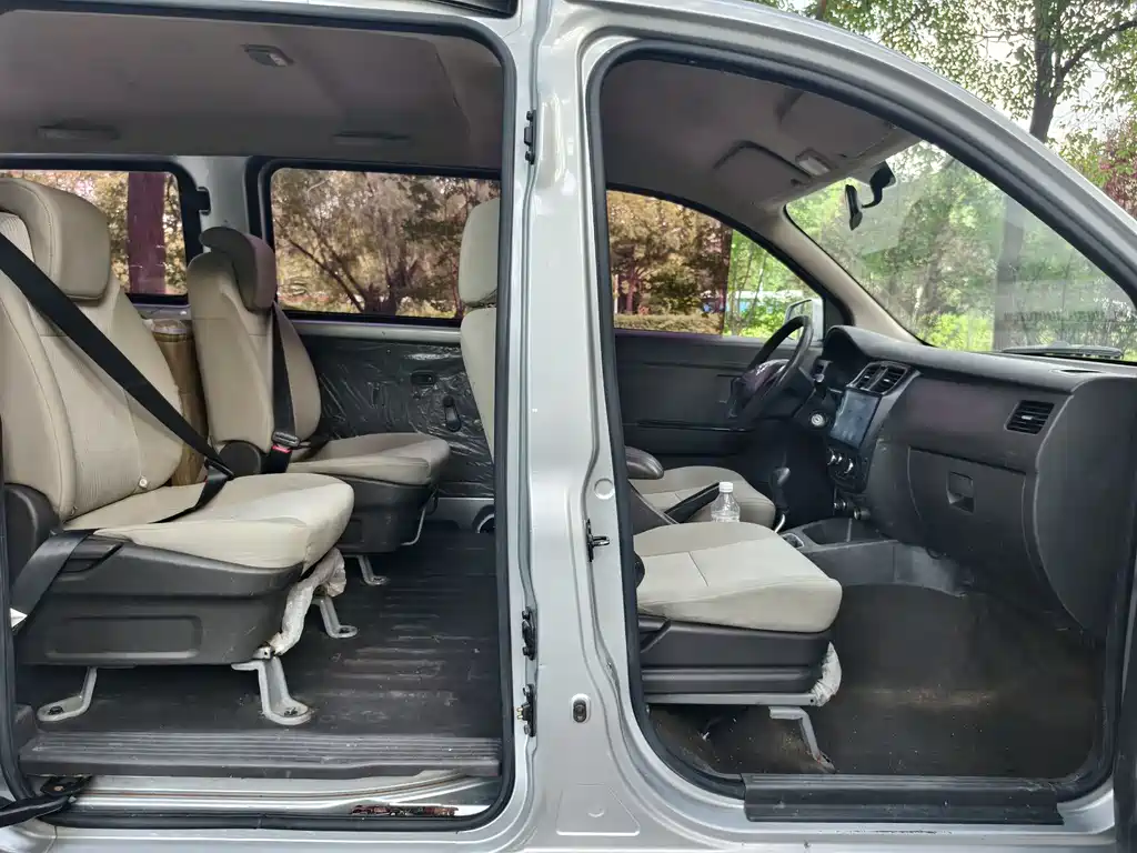 Wuling Rongguang V 2018