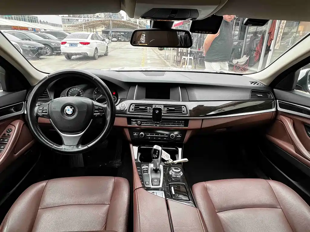 BMW 5 Series 2017 — фото 4