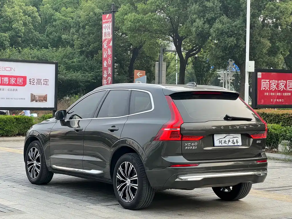 Volvo XC60 2022 — фото 3