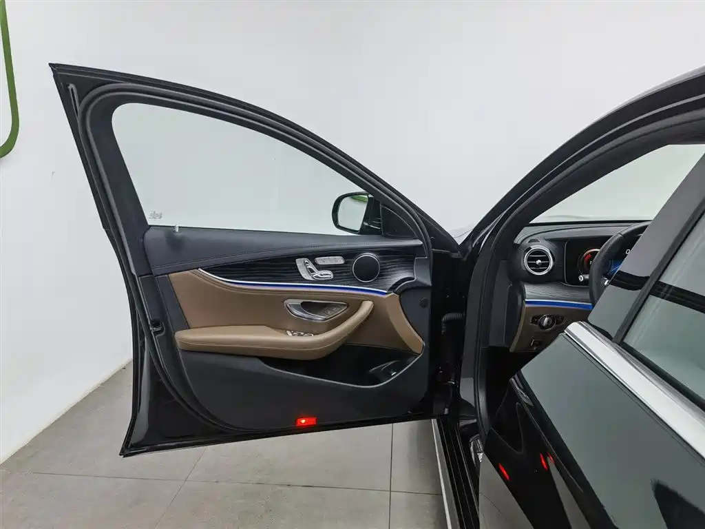 Mercedes-Benz E-Class 2023 — фото 8