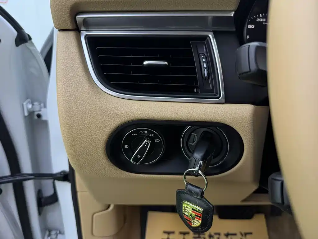 Porsche Macan 2016 — фото 17