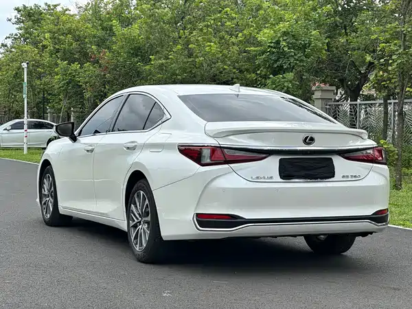 Lexus ES 2024