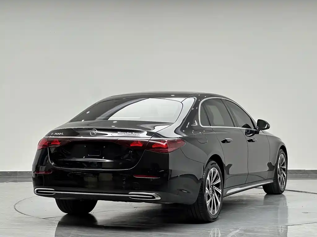 Mercedes-Benz E-Class 2025 — фото 10