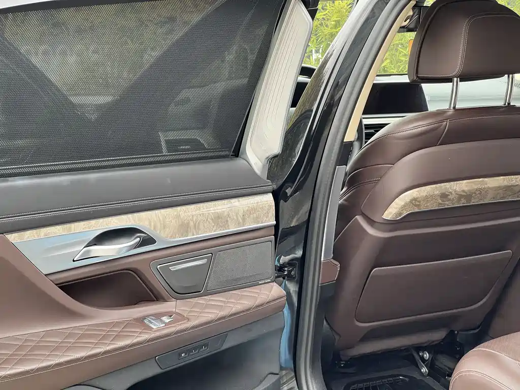 BMW 7 Series 2021 — фото 13