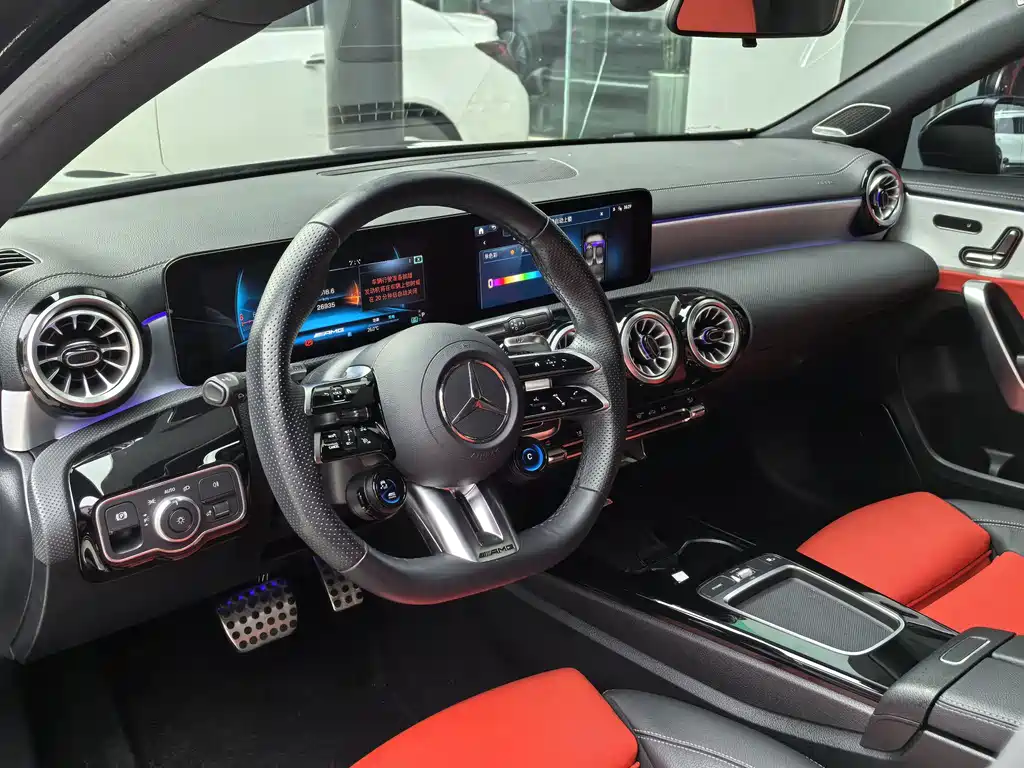 Mercedes-Benz A-Class AMG 2025 — фото 11