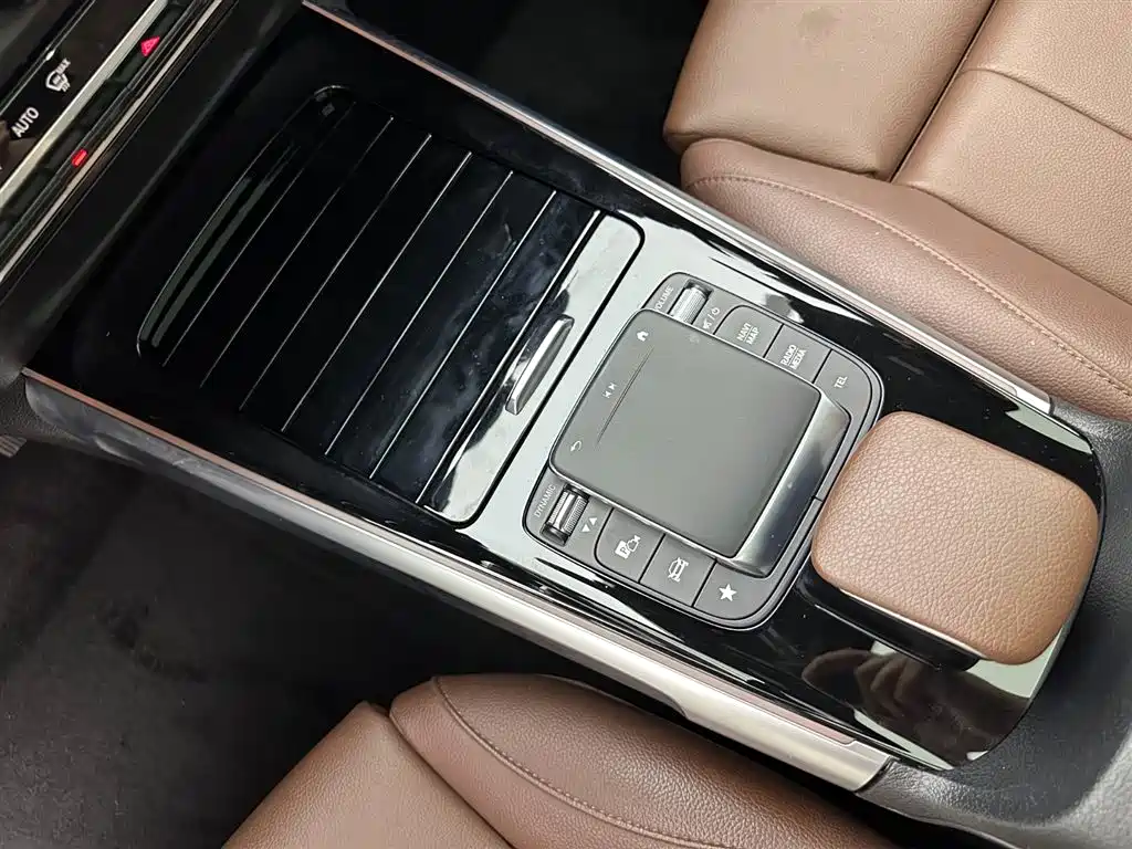 Mercedes-Benz GLB 2023 — фото 13