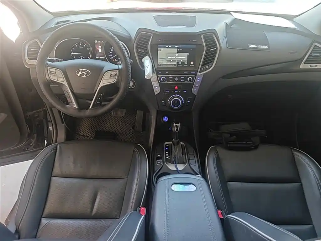 Hyundai Santa Fe 2017 — фото 10