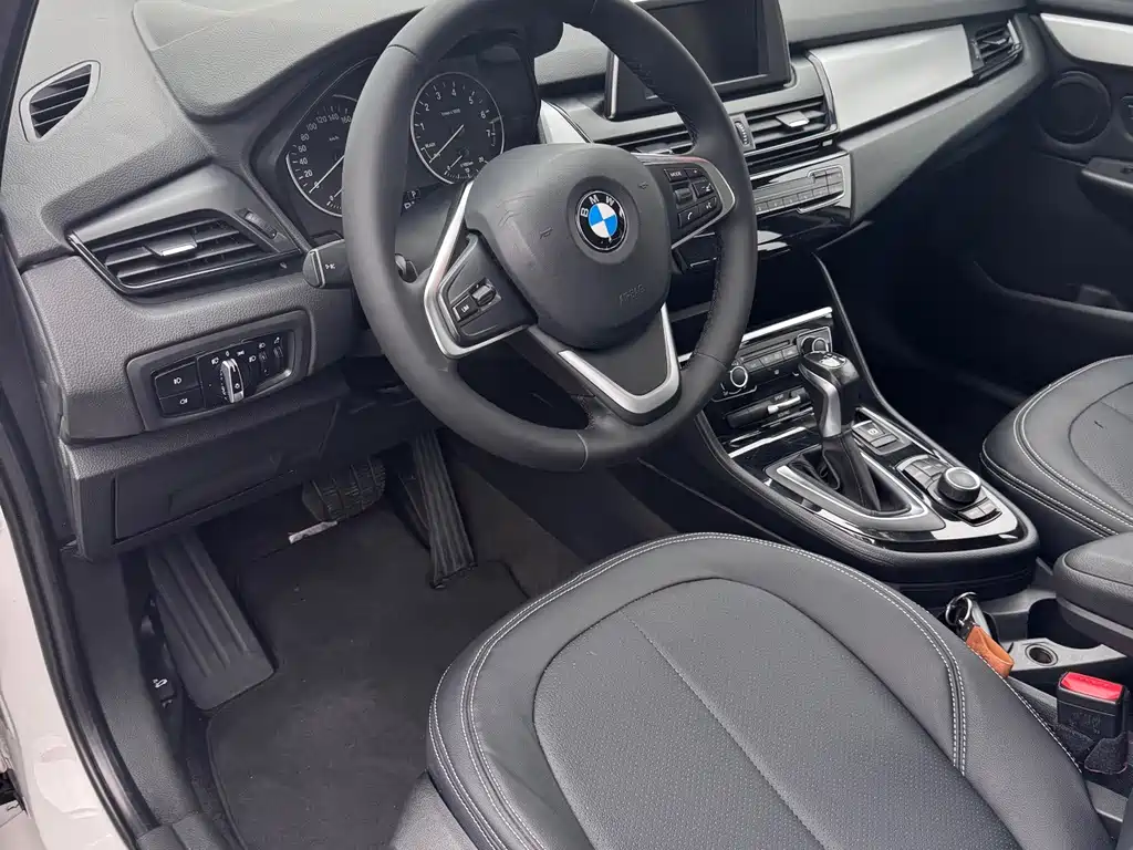 BMW 2 Series Station Wagon 2017 — фото 9