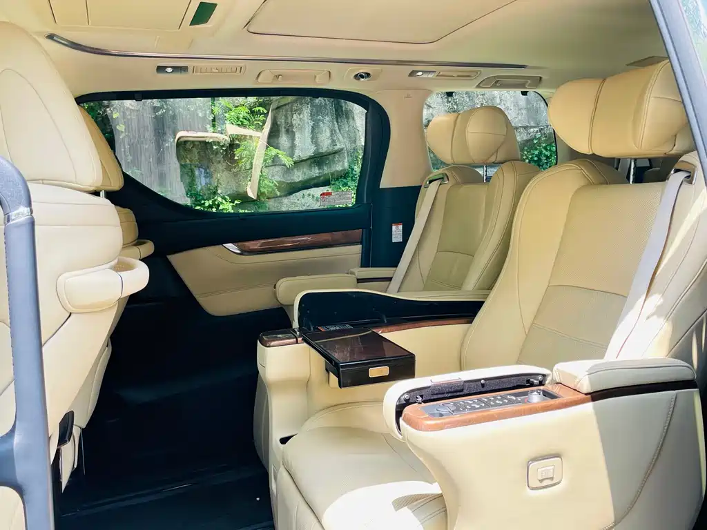 Toyota Alphard 2017 — фото 15