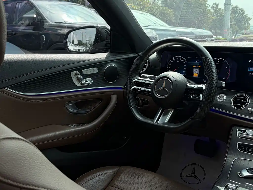 Mercedes-Benz E-Class 2022 — фото 17