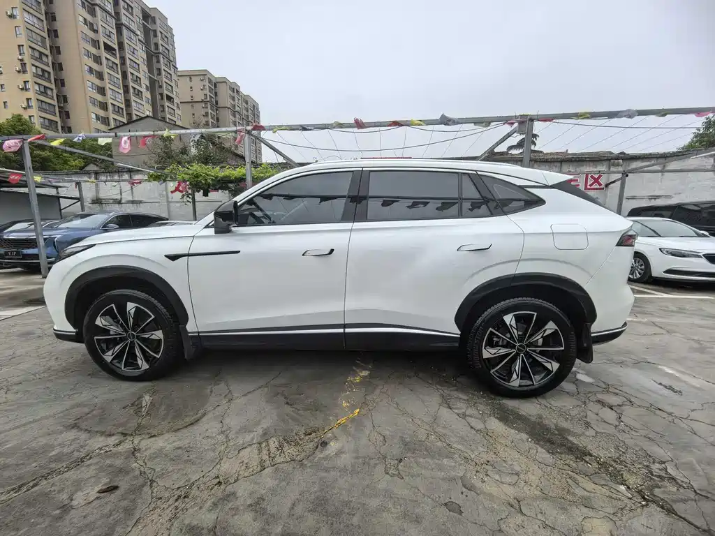 Roewe RX5 New Energy 2024 — фото 3