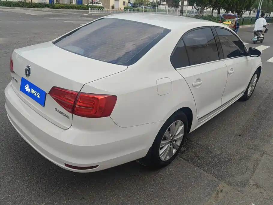 Volkswagen Sagitar 2016