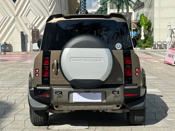 Land Rover Defender 2022