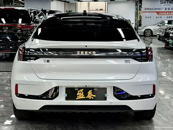 Zeekr 001 2023