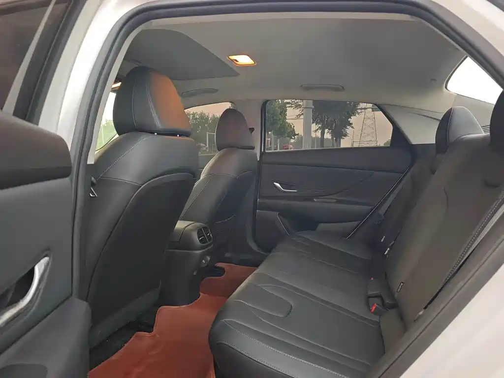 Hyundai Elantra 2024