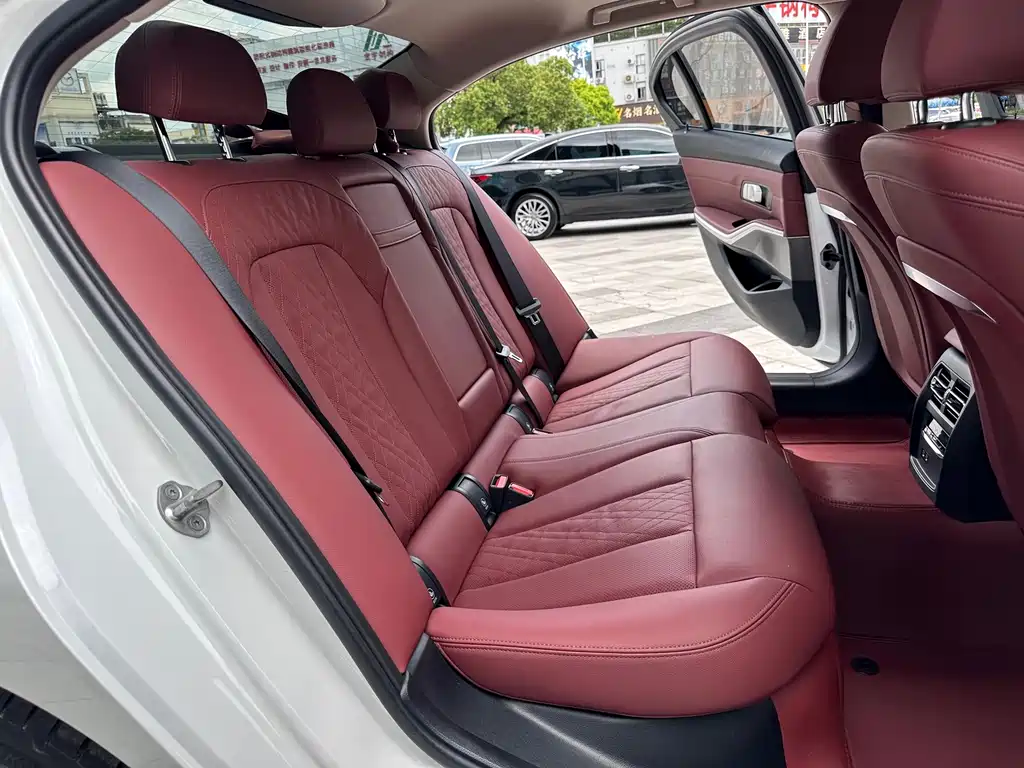 BMW 3 Series 2023 — фото 11