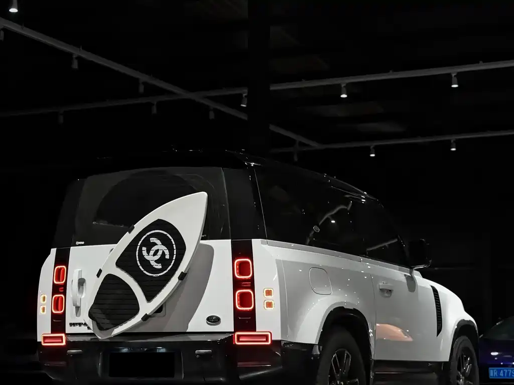 Land Rover Defender 2021