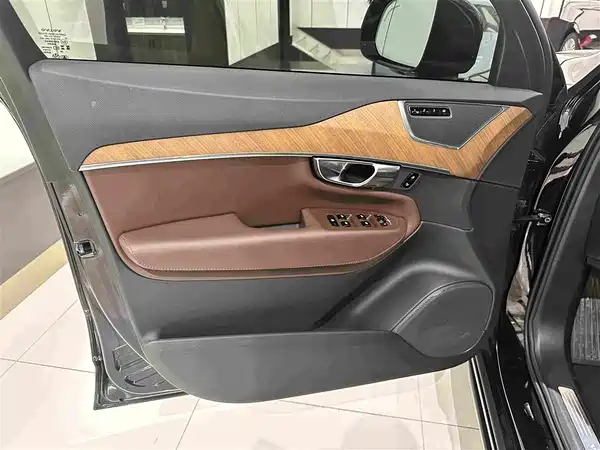 Volvo XC90 2025