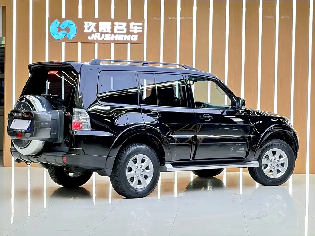 Mitsubishi Pajero 2017 — фото 24
