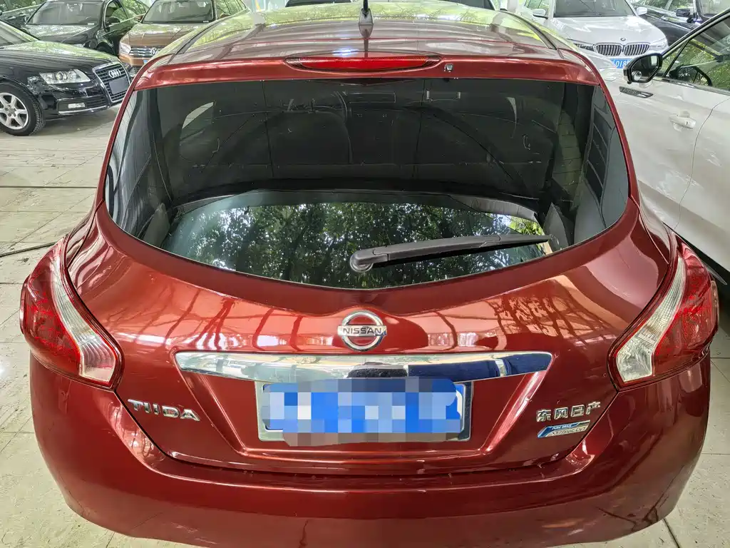 Nissan Tiida 2013 — фото 10