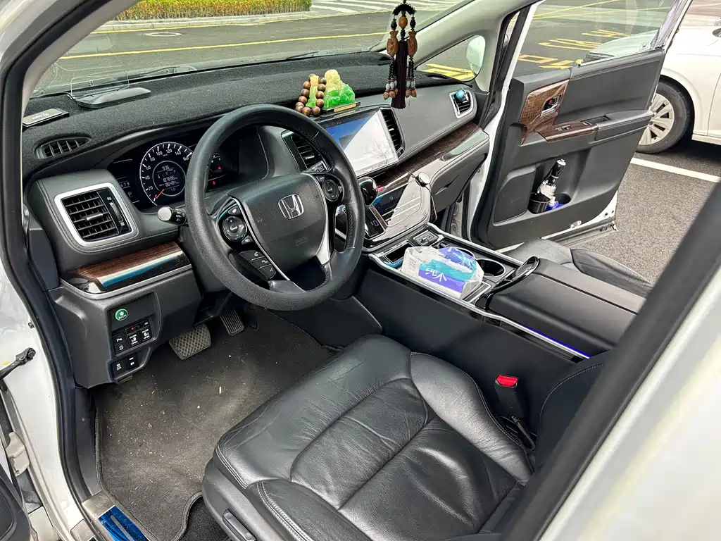 Honda Odyssey 2015 — фото 10