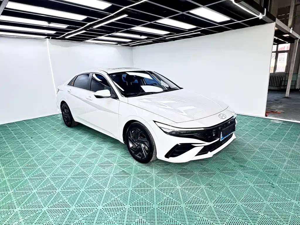 Hyundai Elantra 2023 — фото 3