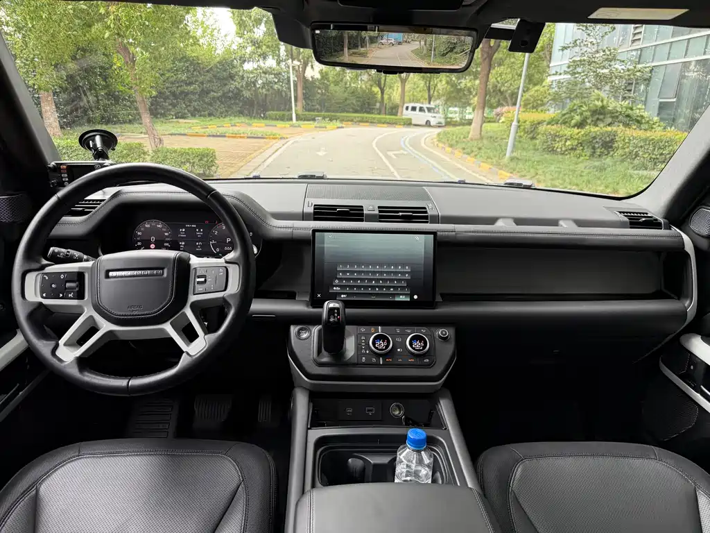 Land Rover Defender 2023 — фото 10