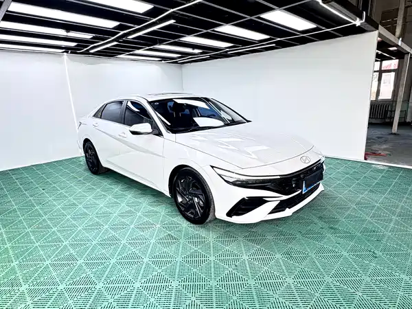 Hyundai Elantra 2023