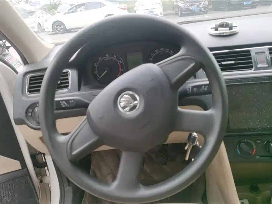 Skoda Rapid 2013 — фото 15