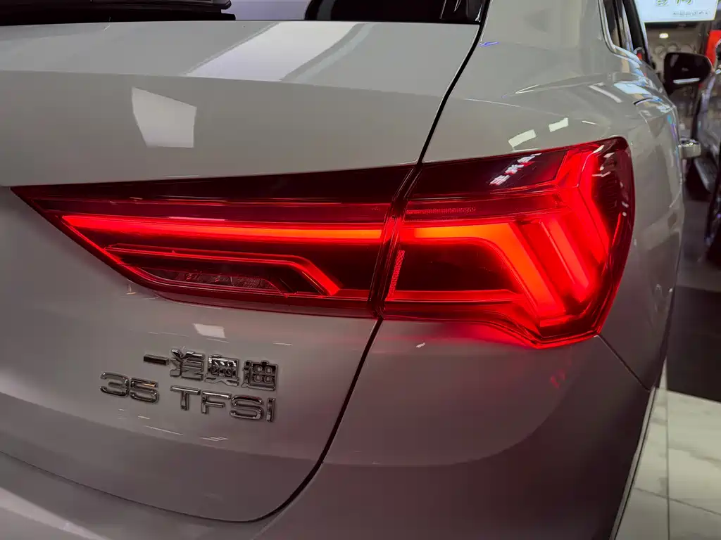 Audi Q3 2024 — фото 13