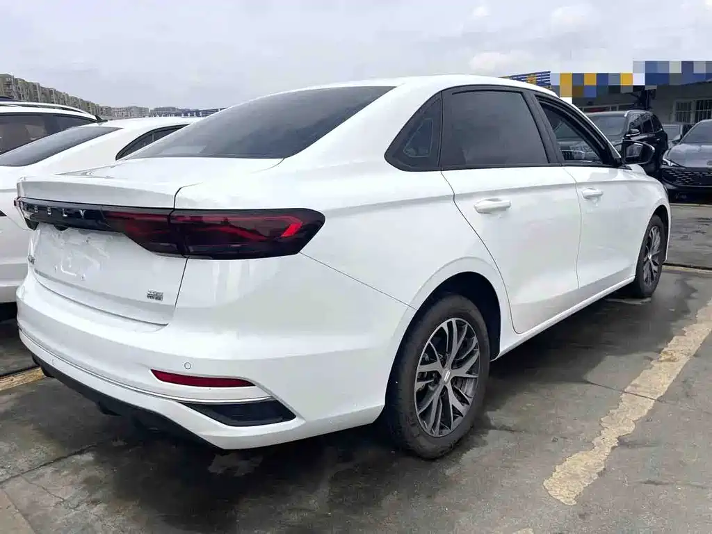 Geely Emgrand 2024 — фото 9