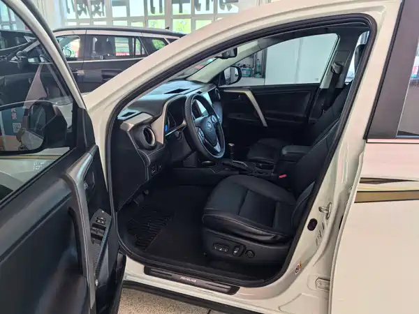 Toyota RAV4 2015