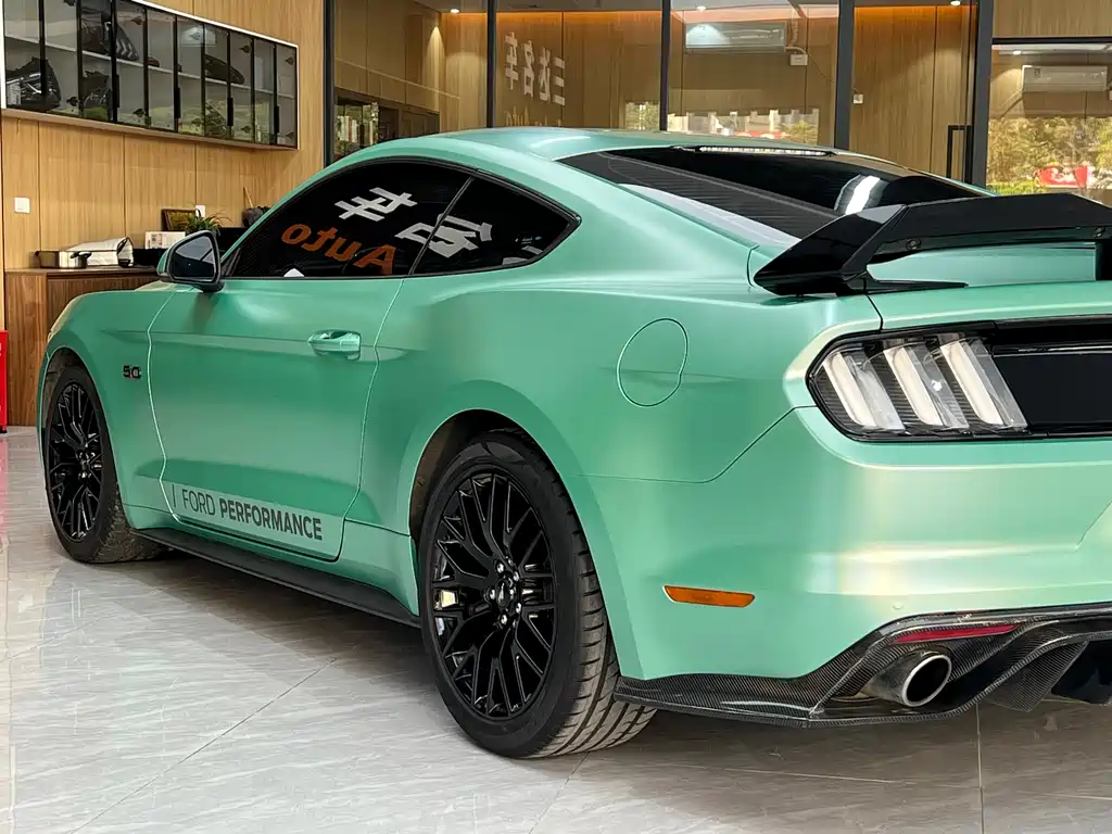 Ford Mustang 2017 — фото 19