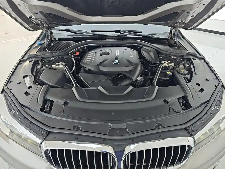 BMW 7 Series 2017 — фото 10