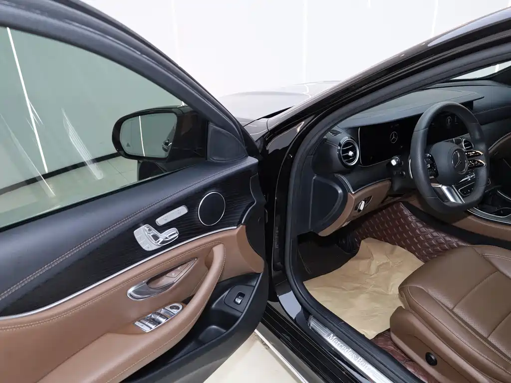 Mercedes-Benz E-Class 2021 — фото 26