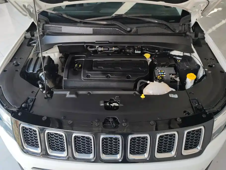Jeep Compass 2018 — фото 10