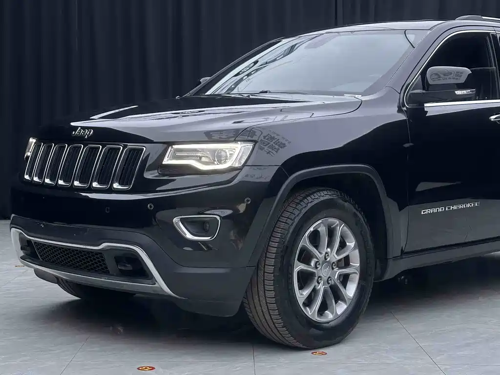 Jeep Grand Cherokee 2017 — фото 3