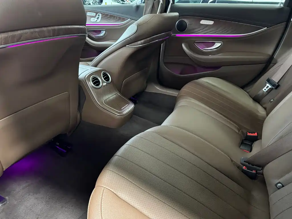 Mercedes-Benz E-Class 2023 — фото 7