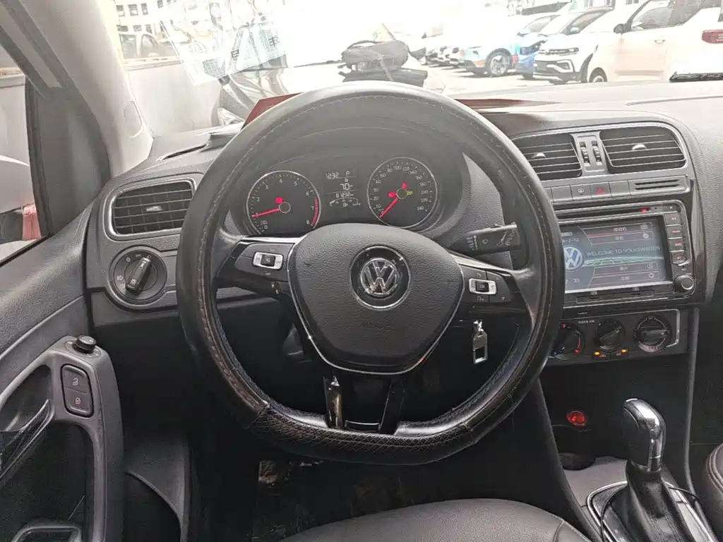 Volkswagen Polo 2016 — фото 11