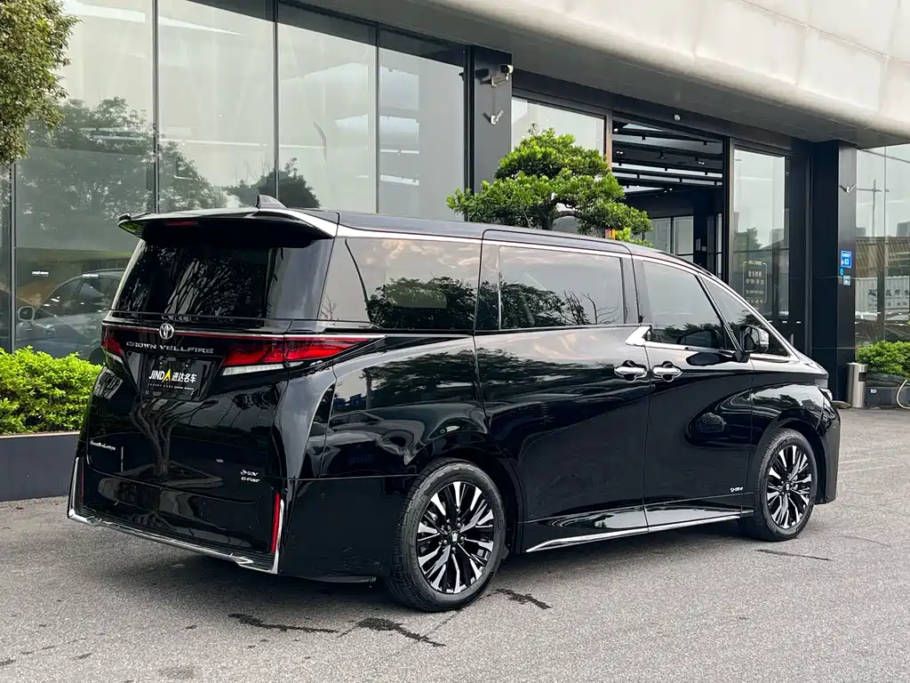 Toyota Vellfire 2024 — фото 10
