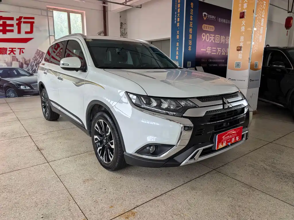 Mitsubishi Outlander 2021 — фото 3