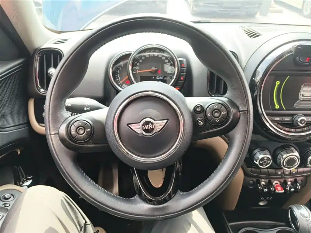 MINI Countryman 2017 — фото 11